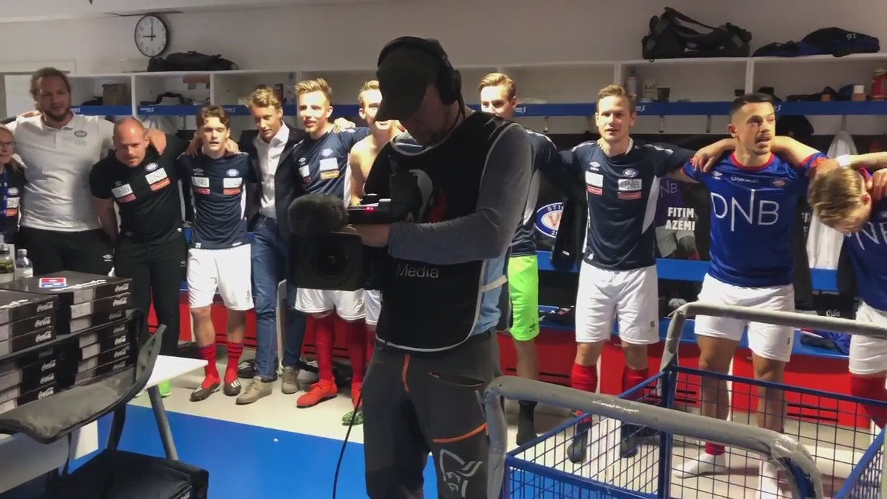 Og slik feiret gutta i garderoben etter overtidsseieren